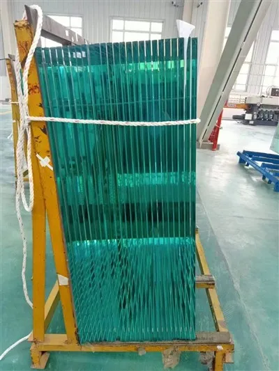 Alacsony vastartalmú edzett üveg